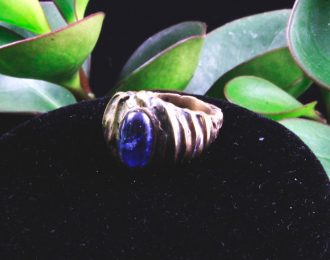 Anello argento brunito e calcedonio